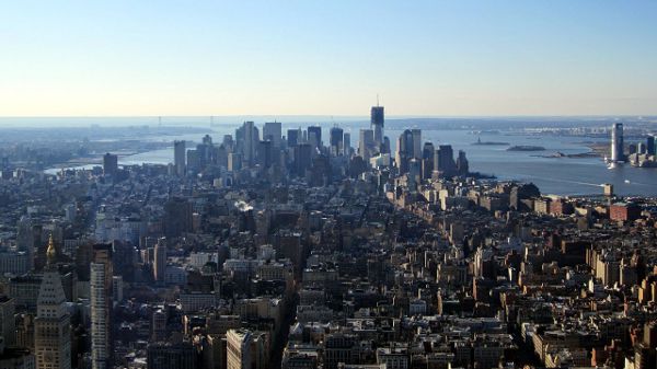Das neue World Trade Center thront über Lower Manhattan. Vom Empire State Building, Dezember 2011